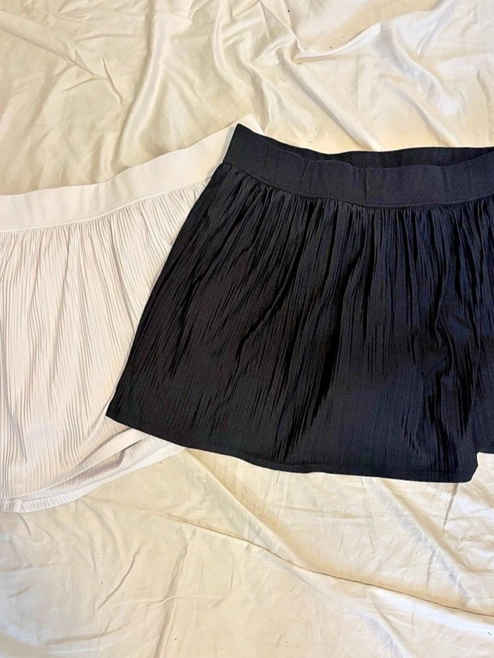 90 Degree by Reflex Jersey Charming Skort Pleated Skorts Black & White Large